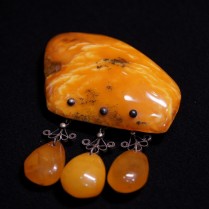 Vintage natural amber brooch